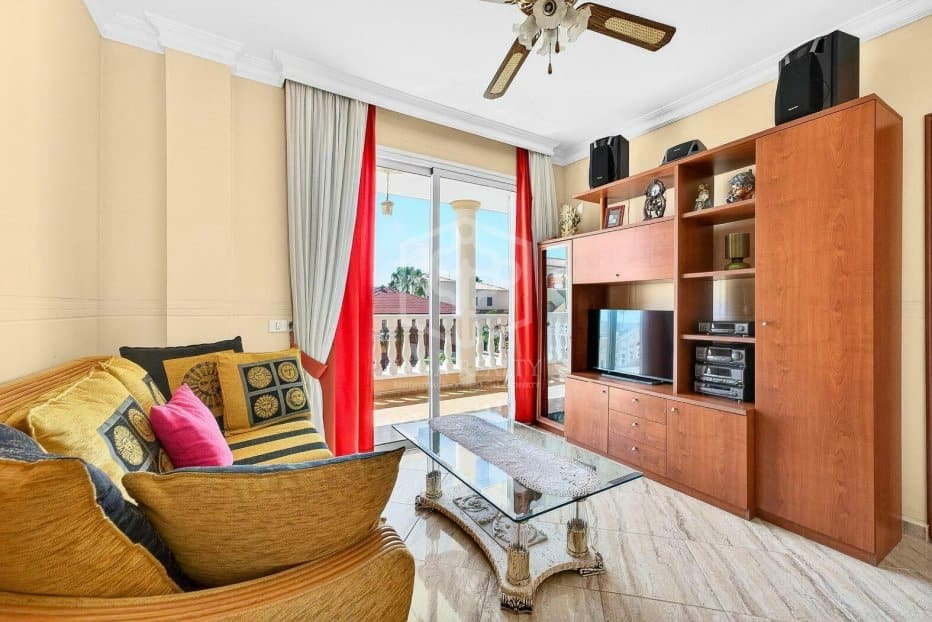 14 soverom Villa til salgs i Adeje med svømmebasseng garasje - € 2 590 000 (Ref: 9755129)