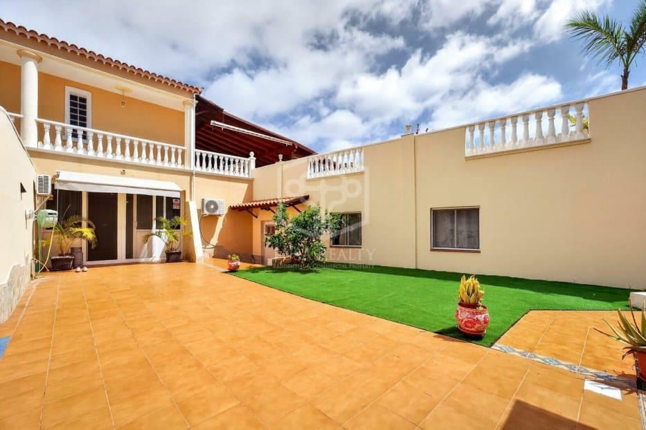 14 soverom Villa til salgs i Adeje med svømmebasseng garasje - € 2 590 000 (Ref: 9755129)