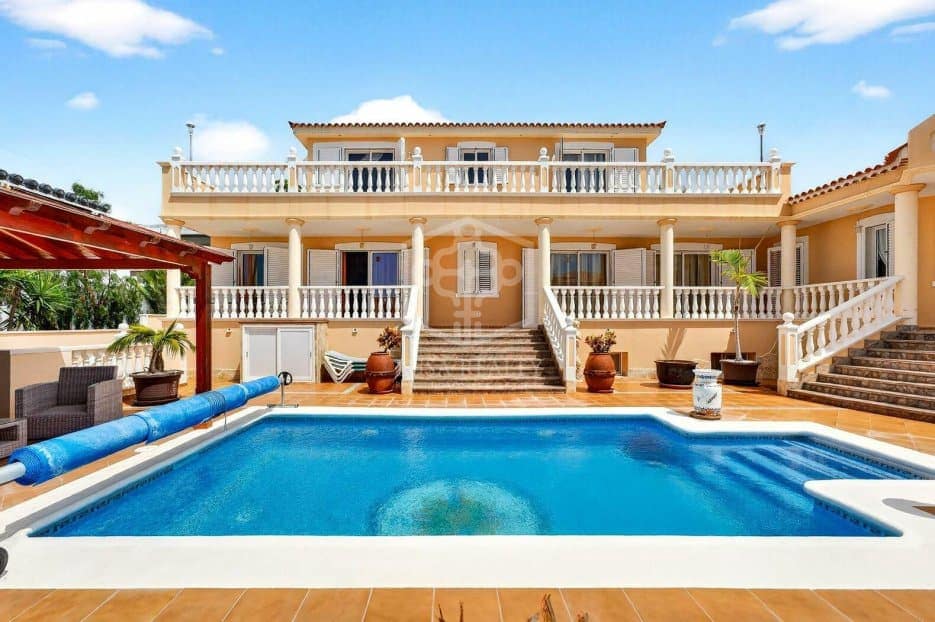 14 soverom Villa til salgs i Adeje med svømmebasseng garasje - € 2 590 000 (Ref: 9755129)