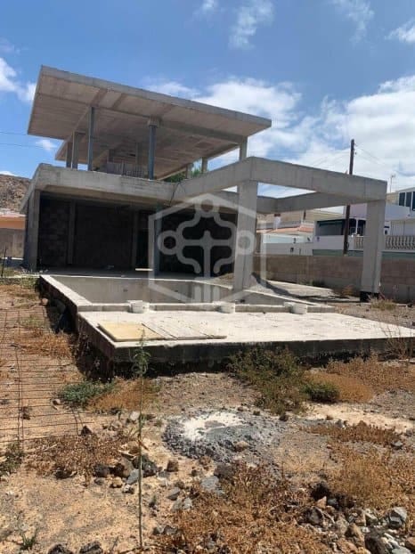 4 bedroom Villa for sale in Arona with pool - € 1,100,000 (Ref: 9755130)