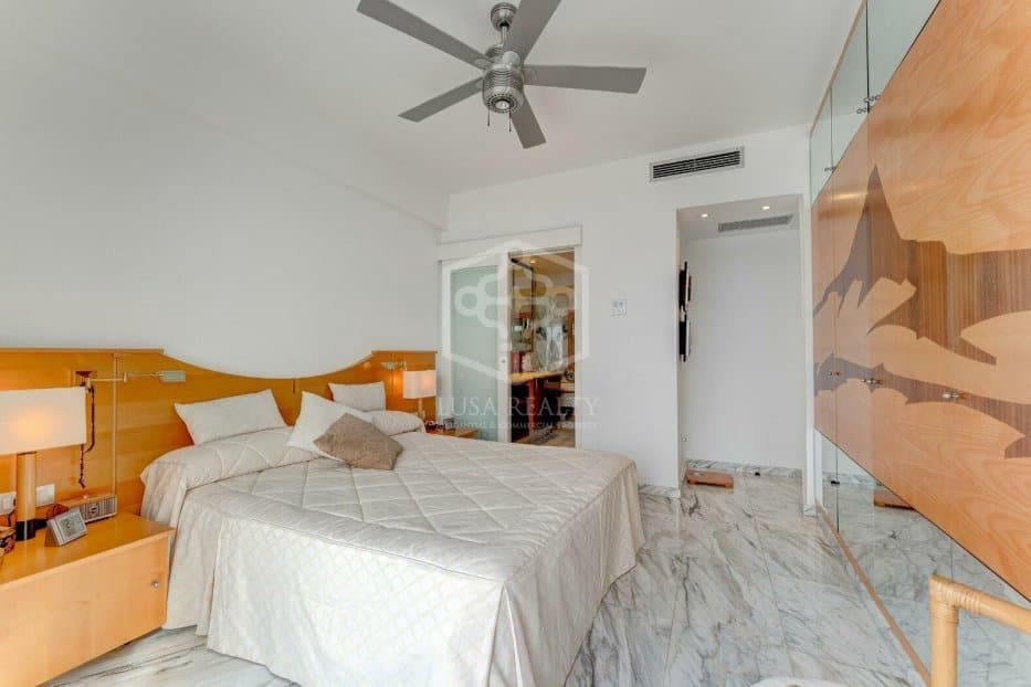 2 makuuhuone Huoneisto myytävänä paikassa Adeje mukana uima-altaan 
autotalli - 950 000 € (Ref: 9755131)