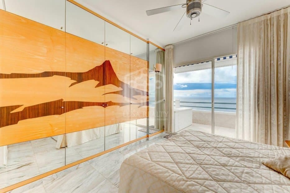 2 makuuhuone Huoneisto myytävänä paikassa Adeje mukana uima-altaan 
autotalli - 950 000 € (Ref: 9755131)