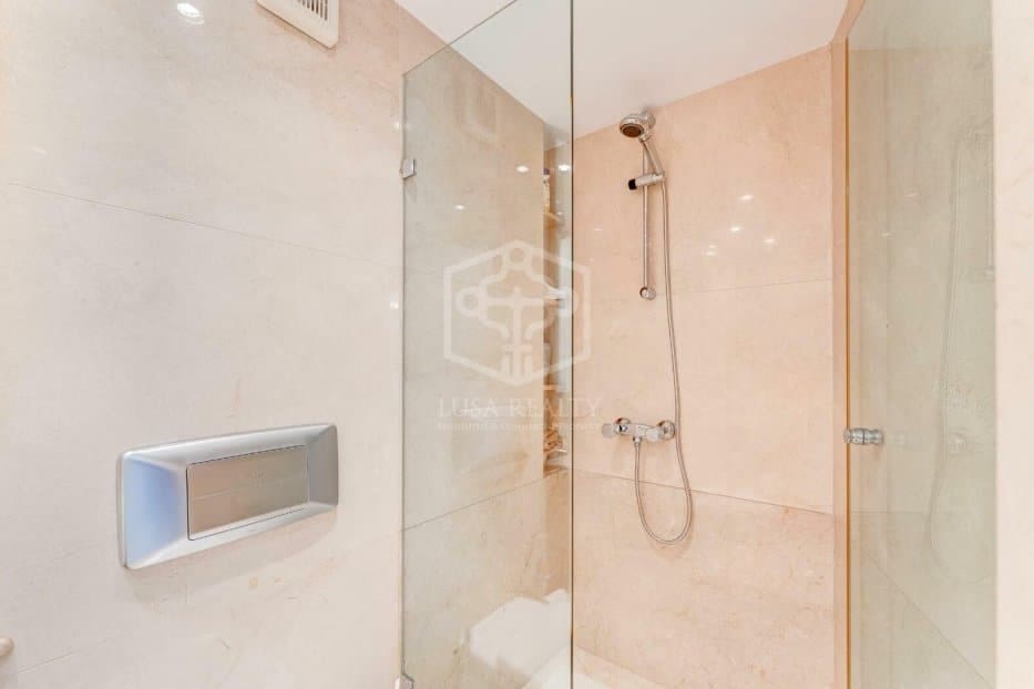 2 makuuhuone Huoneisto myytävänä paikassa Adeje mukana uima-altaan 
autotalli - 950 000 € (Ref: 9755131)