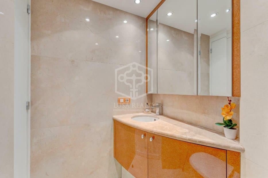 2 makuuhuone Huoneisto myytävänä paikassa Adeje mukana uima-altaan 
autotalli - 950 000 € (Ref: 9755131)