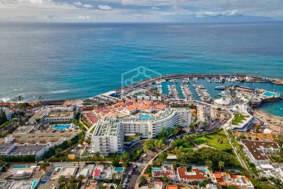 2 makuuhuone Huoneisto myytävänä paikassa Adeje mukana uima-altaan 
autotalli - 950 000 € (Ref: 9755131)