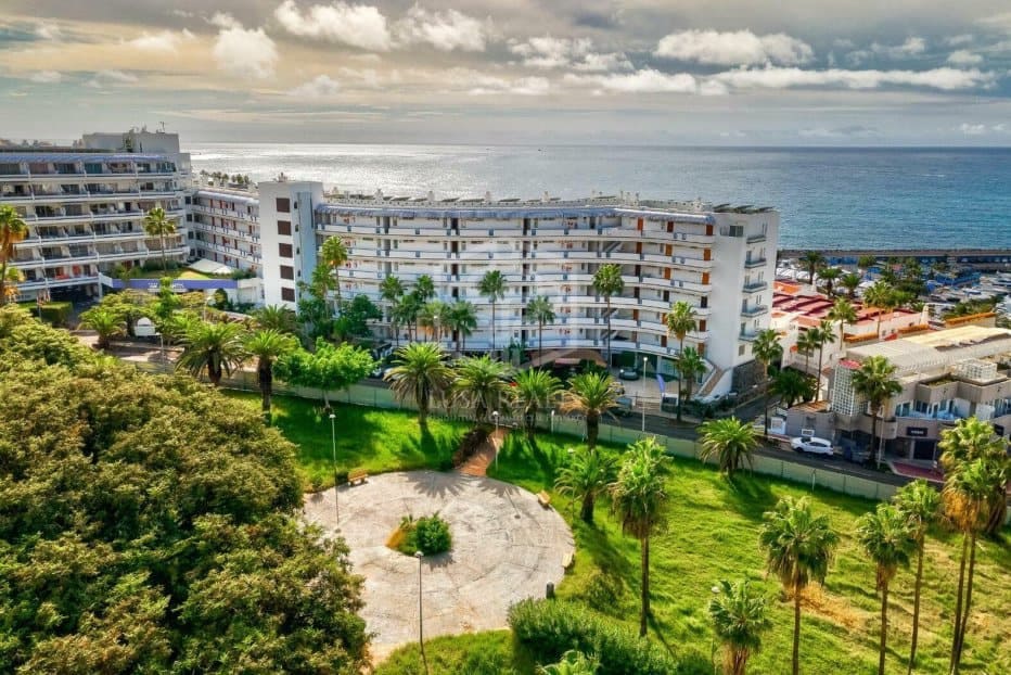 2 makuuhuone Huoneisto myytävänä paikassa Adeje mukana uima-altaan 
autotalli - 950 000 € (Ref: 9755131)