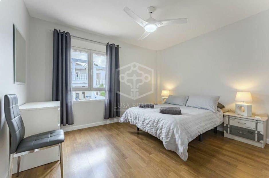 4 slaapkamer Villa te koop in Arona met zwembad garage - € 850.000 (Ref: 9755132)