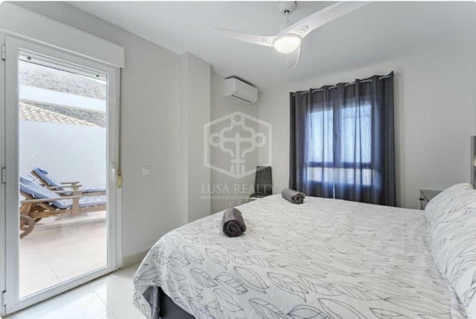 4 slaapkamer Villa te koop in Arona met zwembad garage - € 850.000 (Ref: 9755132)