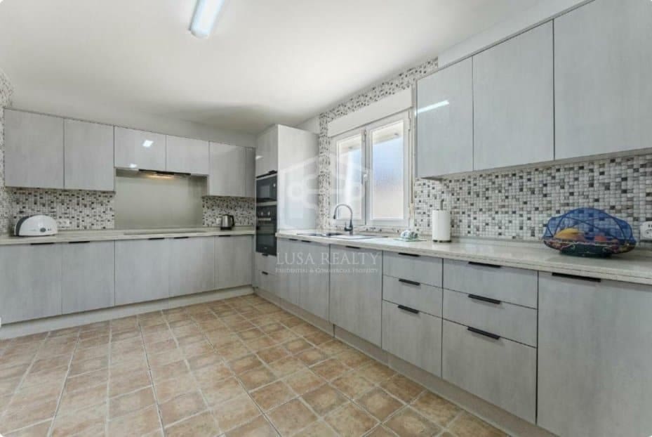 4 slaapkamer Villa te koop in Arona met zwembad garage - € 850.000 (Ref: 9755132)