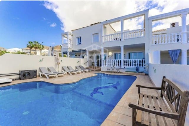 4 slaapkamer Villa te koop in Los Cristianos, Arona met zwembad garage - € 850.000 (Ref: 9755132)