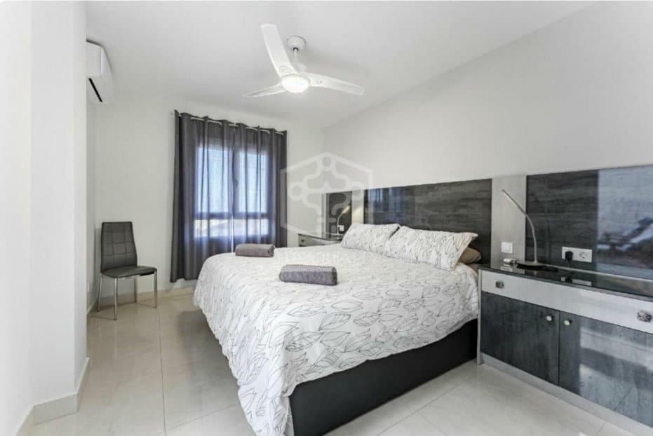 4 slaapkamer Villa te koop in Arona met zwembad garage - € 850.000 (Ref: 9755132)