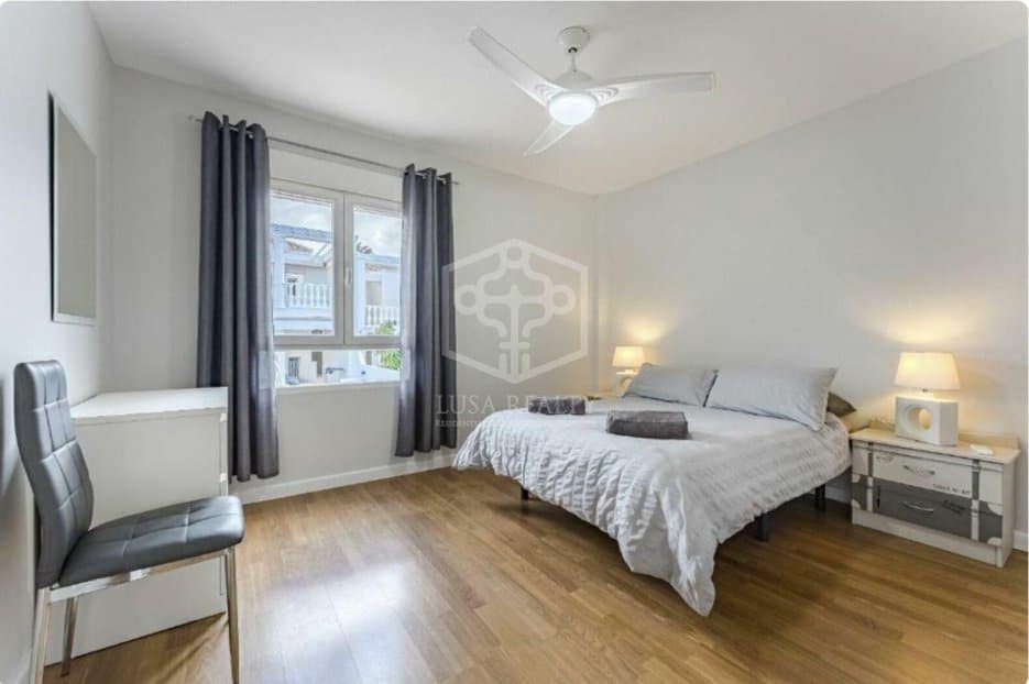 4 slaapkamer Villa te koop in Arona met zwembad garage - € 850.000 (Ref: 9755132)