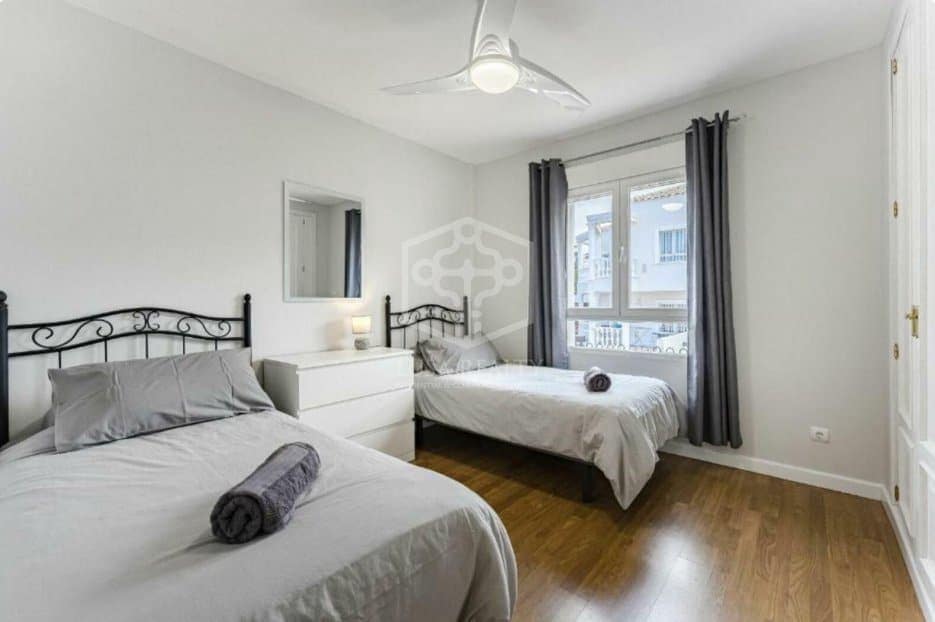 4 slaapkamer Villa te koop in Arona met zwembad garage - € 850.000 (Ref: 9755132)