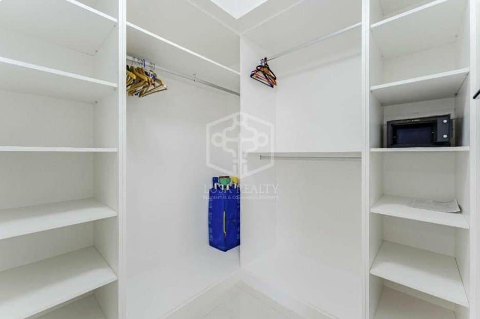 4 slaapkamer Villa te koop in Arona met zwembad garage - € 850.000 (Ref: 9755132)