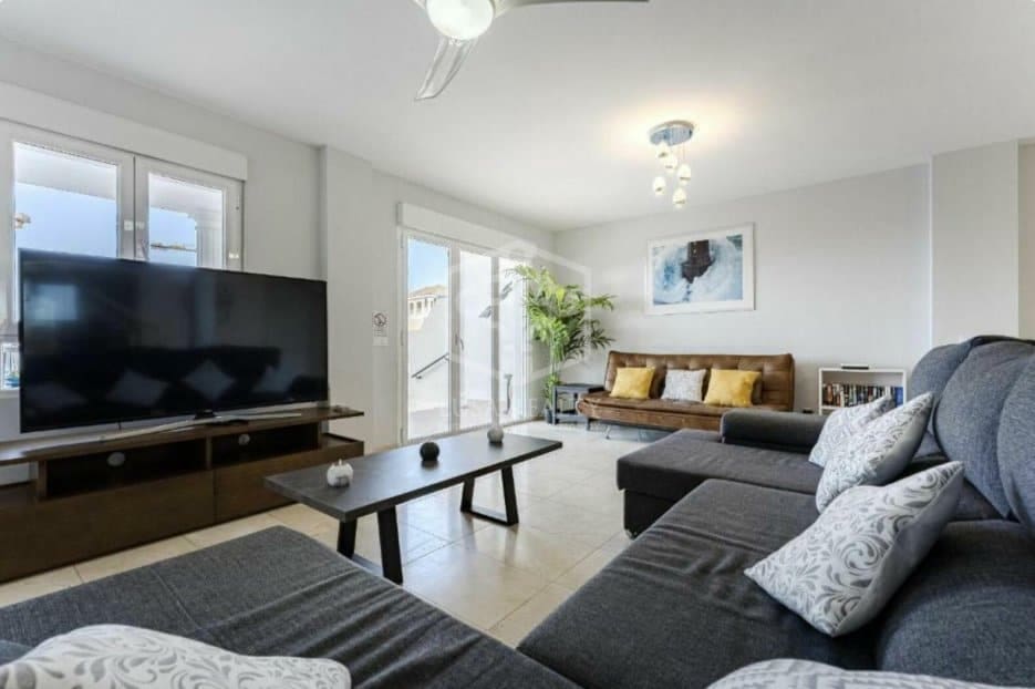 4 slaapkamer Villa te koop in Arona met zwembad garage - € 850.000 (Ref: 9755132)