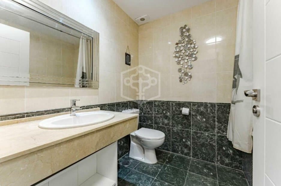 4 slaapkamer Villa te koop in Arona met zwembad garage - € 850.000 (Ref: 9755132)