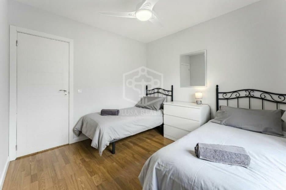 4 slaapkamer Villa te koop in Arona met zwembad garage - € 850.000 (Ref: 9755132)