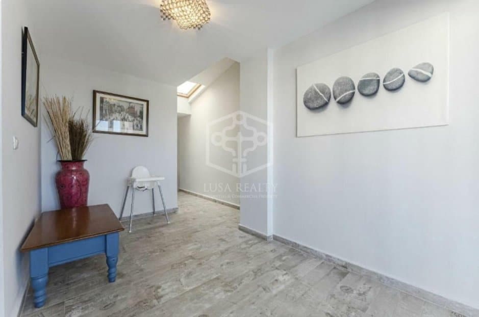 4 slaapkamer Villa te koop in Arona met zwembad garage - € 850.000 (Ref: 9755132)