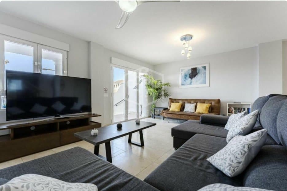 4 slaapkamer Villa te koop in Arona met zwembad garage - € 850.000 (Ref: 9755132)