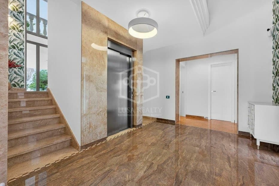 4 slaapkamer Villa te koop in Adeje met zwembad garage - € 3.500.000 (Ref: 9828161)