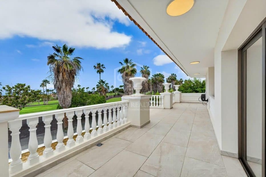 4 slaapkamer Villa te koop in Adeje met zwembad garage - € 3.500.000 (Ref: 9828161)