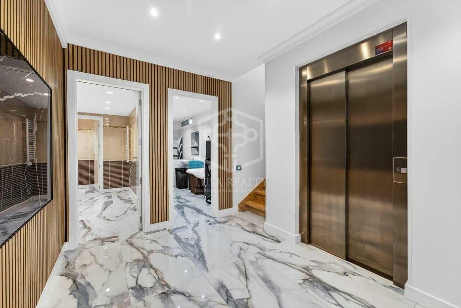 4 slaapkamer Villa te koop in Adeje met zwembad garage - € 3.500.000 (Ref: 9828161)
