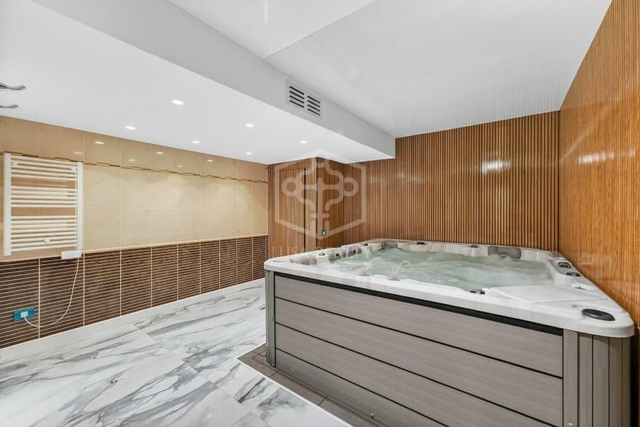 4 slaapkamer Villa te koop in Adeje met zwembad garage - € 3.500.000 (Ref: 9828161)
