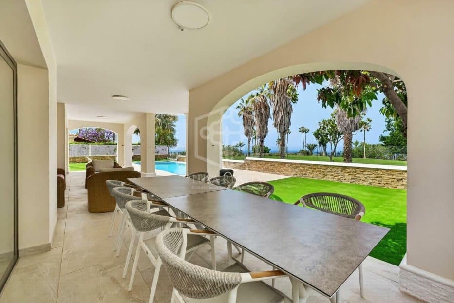 4 slaapkamer Villa te koop in Adeje met zwembad garage - € 3.500.000 (Ref: 9828161)