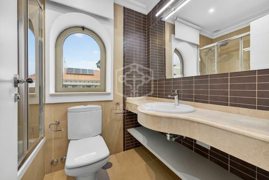 4 slaapkamer Villa te koop in Adeje met zwembad garage - € 3.500.000 (Ref: 9828161)
