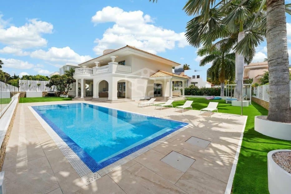 4 slaapkamer Villa te koop in Adeje met zwembad garage - € 3.500.000 (Ref: 9828161)