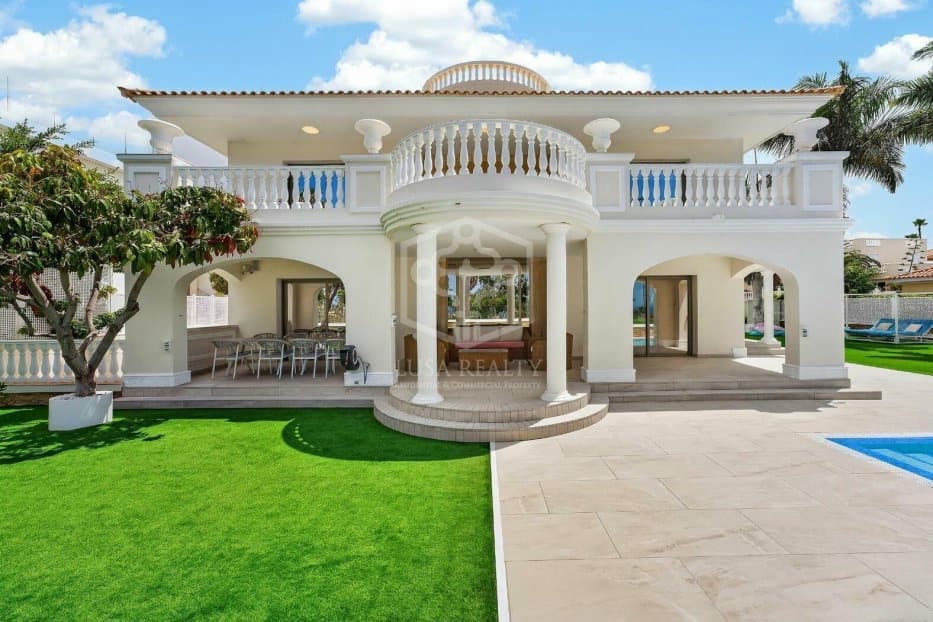 4 slaapkamer Villa te koop in Adeje met zwembad garage - € 3.500.000 (Ref: 9828161)