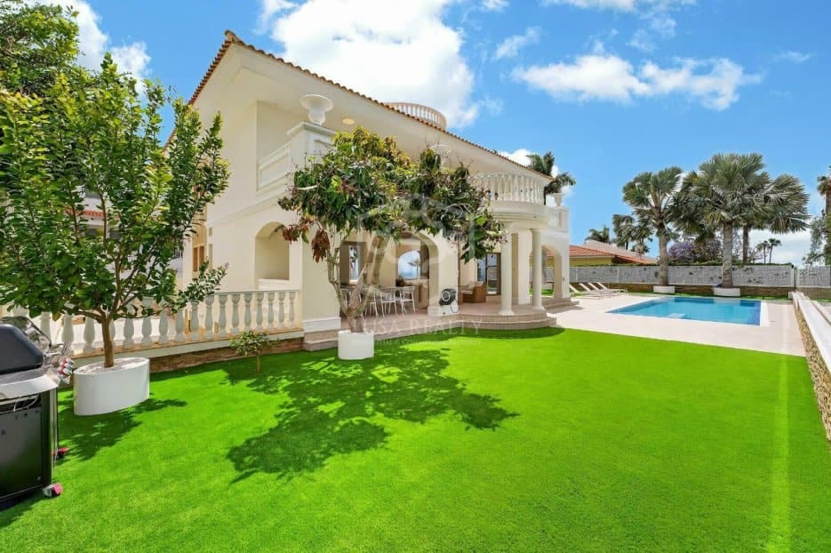 4 slaapkamer Villa te koop in Adeje met zwembad garage - € 3.500.000 (Ref: 9828161)