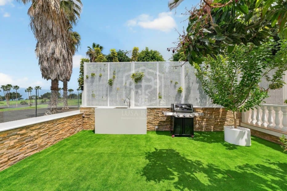 4 slaapkamer Villa te koop in Adeje met zwembad garage - € 3.500.000 (Ref: 9828161)
