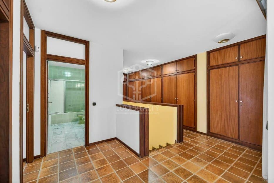 5 bedroom Villa for sale in Puerto de la Cruz with garage - € 1,900,000 (Ref: 9861398)