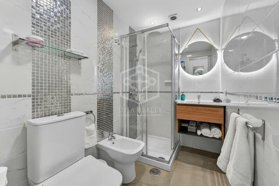 Bedrijf te koop in Arona met zwembad - € 790.000 (Ref: 9861400)