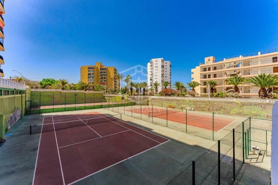 Bedrijf te koop in Arona met zwembad - € 790.000 (Ref: 9861400)
