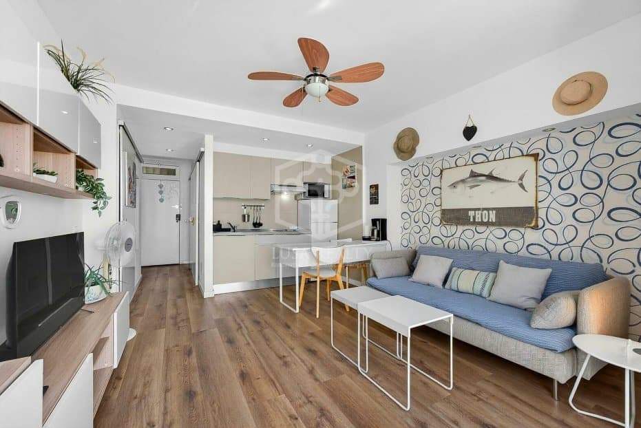 Bedrijf te koop in Arona met zwembad - € 790.000 (Ref: 9861400)