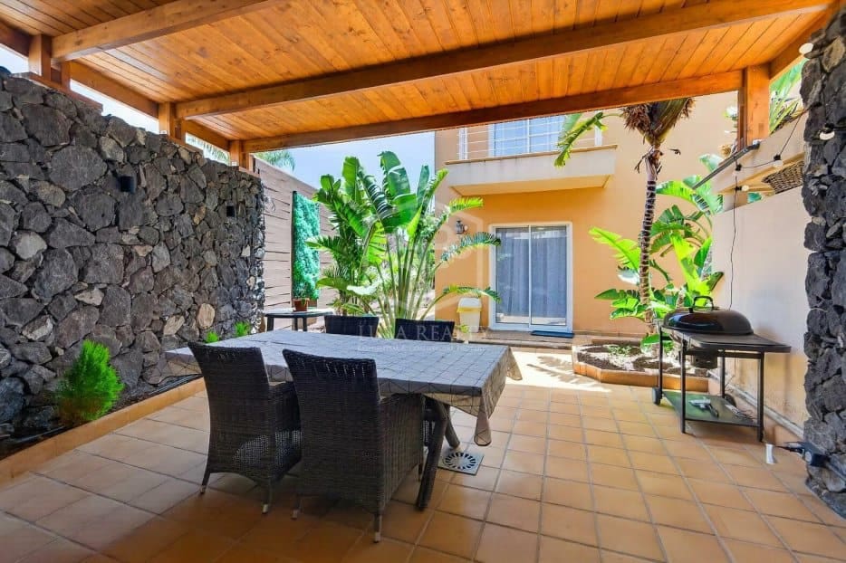 Chalet de 4 habitaciones en Santiago del Teide en venta con piscina garaje - 1.055.555 € (Ref: 9872849)