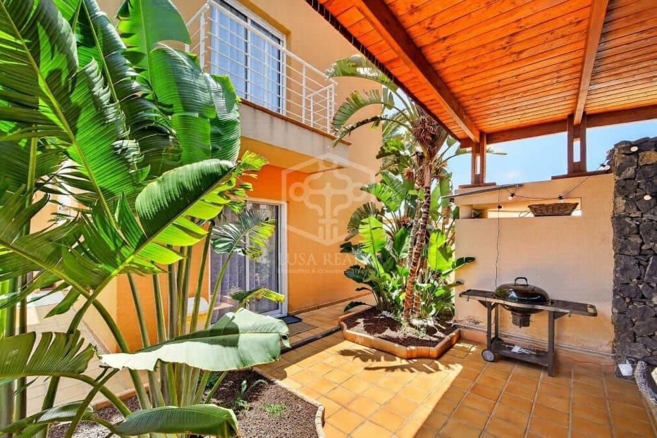 Chalet de 4 habitaciones en Santiago del Teide en venta con piscina garaje - 1.055.555 € (Ref: 9872849)