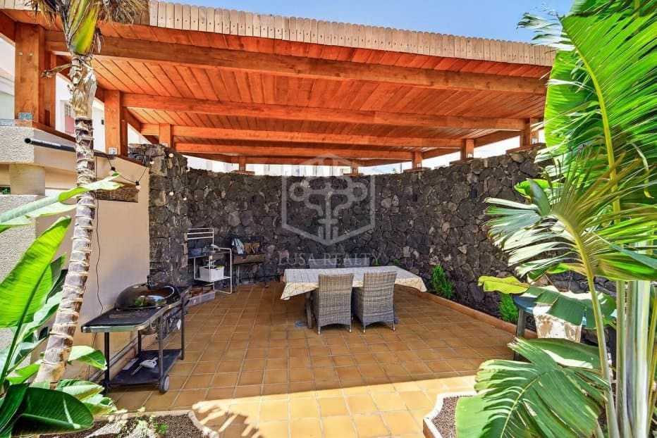 Chalet de 4 habitaciones en Santiago del Teide en venta con piscina garaje - 1.055.555 € (Ref: 9872849)
