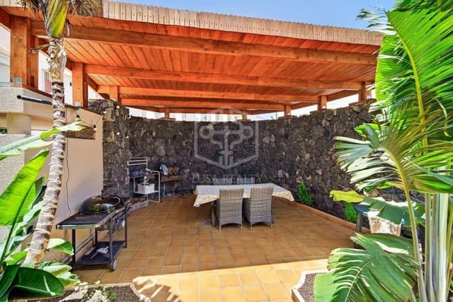Chalet de 4 habitaciones en Puerto Santiago, Santiago del Teide en venta con piscina garaje - 1.055.555 € (Ref: 9872849)