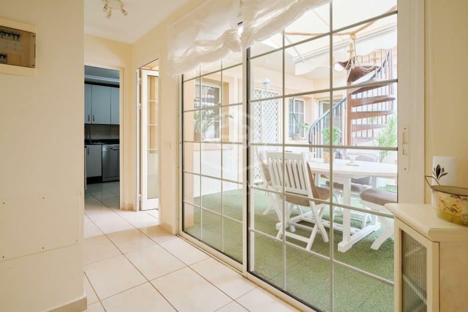 2 soverom Leilighet til salgs i Adeje med svømmebasseng garasje - € 860 000 (Ref: 9872850)