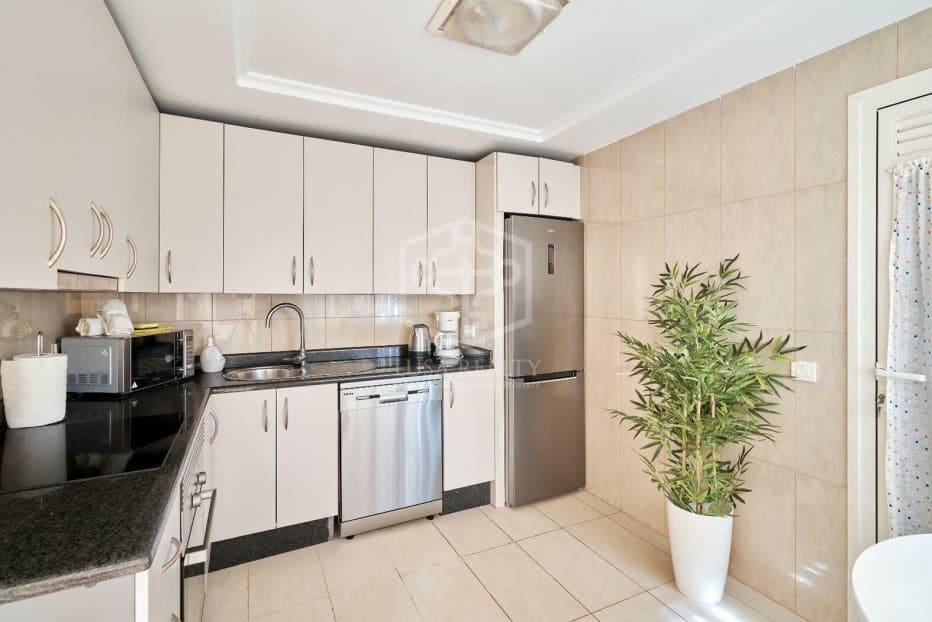 2 soverom Leilighet til salgs i Adeje med svømmebasseng garasje - € 860 000 (Ref: 9872850)