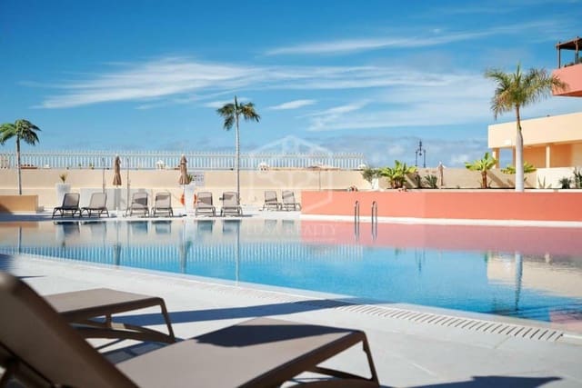 2 soverom Leilighet til salgs i Playa del Duque, Adeje med svømmebasseng garasje - € 860 000 (Ref: 9872850)