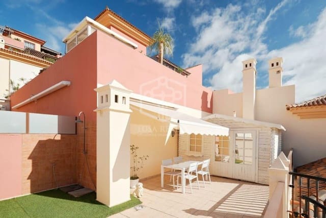 2 soverom Leilighet til salgs i Playa del Duque, Adeje med svømmebasseng garasje - € 860 000 (Ref: 9872850)