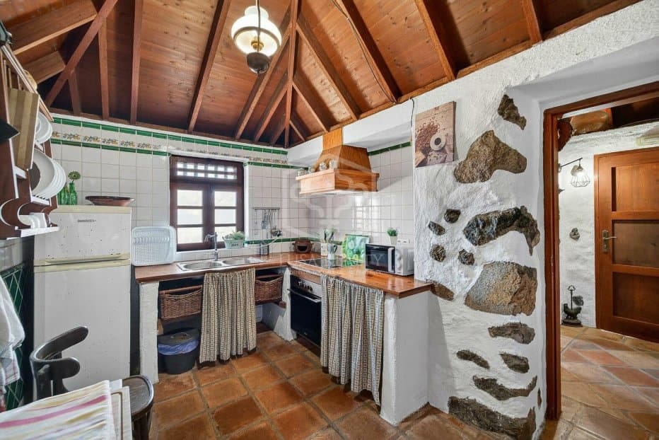 Villa til salg i Icod de los Vinos med swimmingpool garage - € 780.000 (Ref: 9872851)