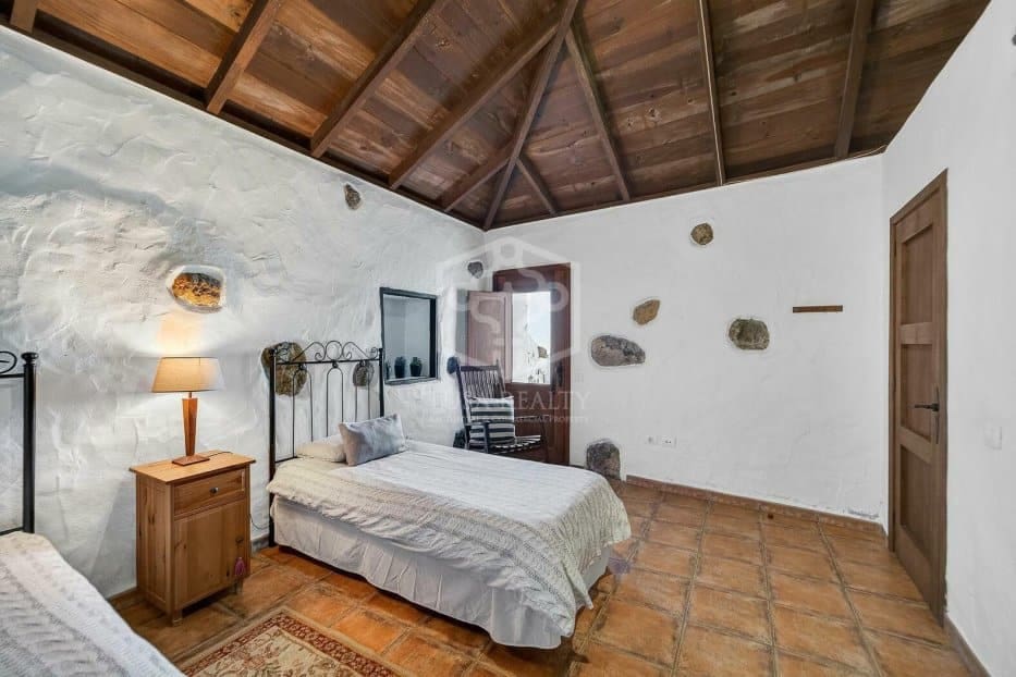 Villa til salg i Icod de los Vinos med swimmingpool garage - € 780.000 (Ref: 9872851)
