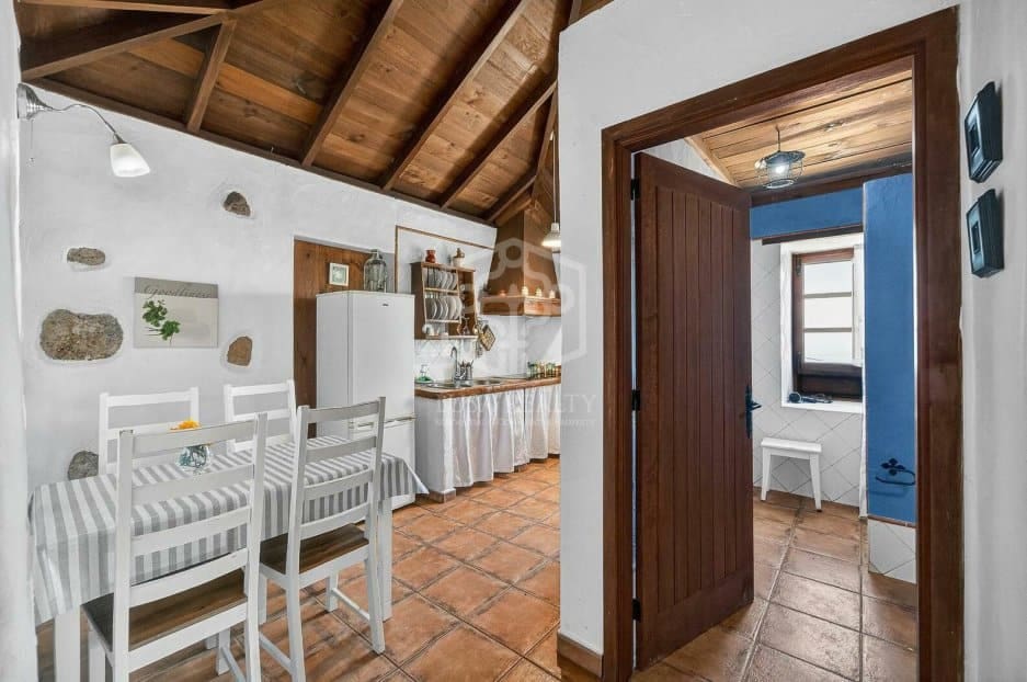 Villa til salg i Icod de los Vinos med swimmingpool garage - € 780.000 (Ref: 9872851)