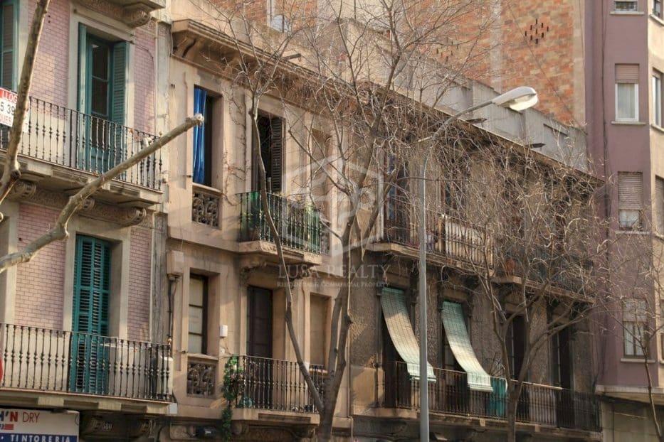 Kommersiell til salgs i Barcelona by - € 1 950 000 (Ref: 9880476)