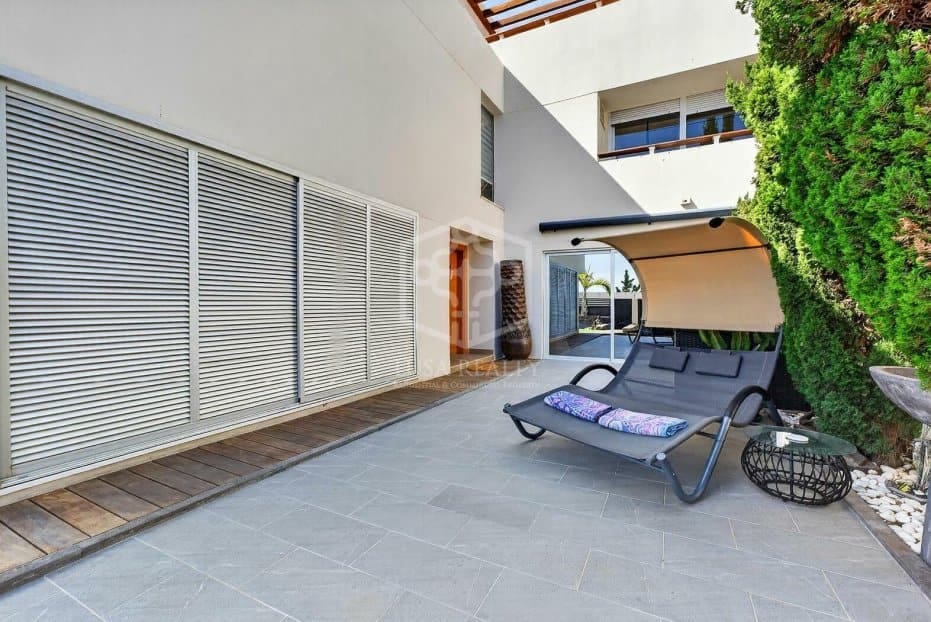 3 soveværelse Villa til salg i Arona med swimmingpool garage - € 925.000 (Ref: 9902688)